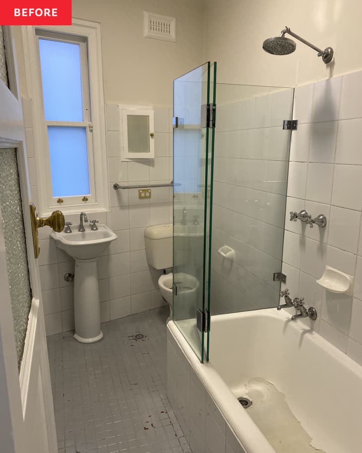 this-gorgeous-glass-trend-has-made-its-way-to-bathroom-shower-doors